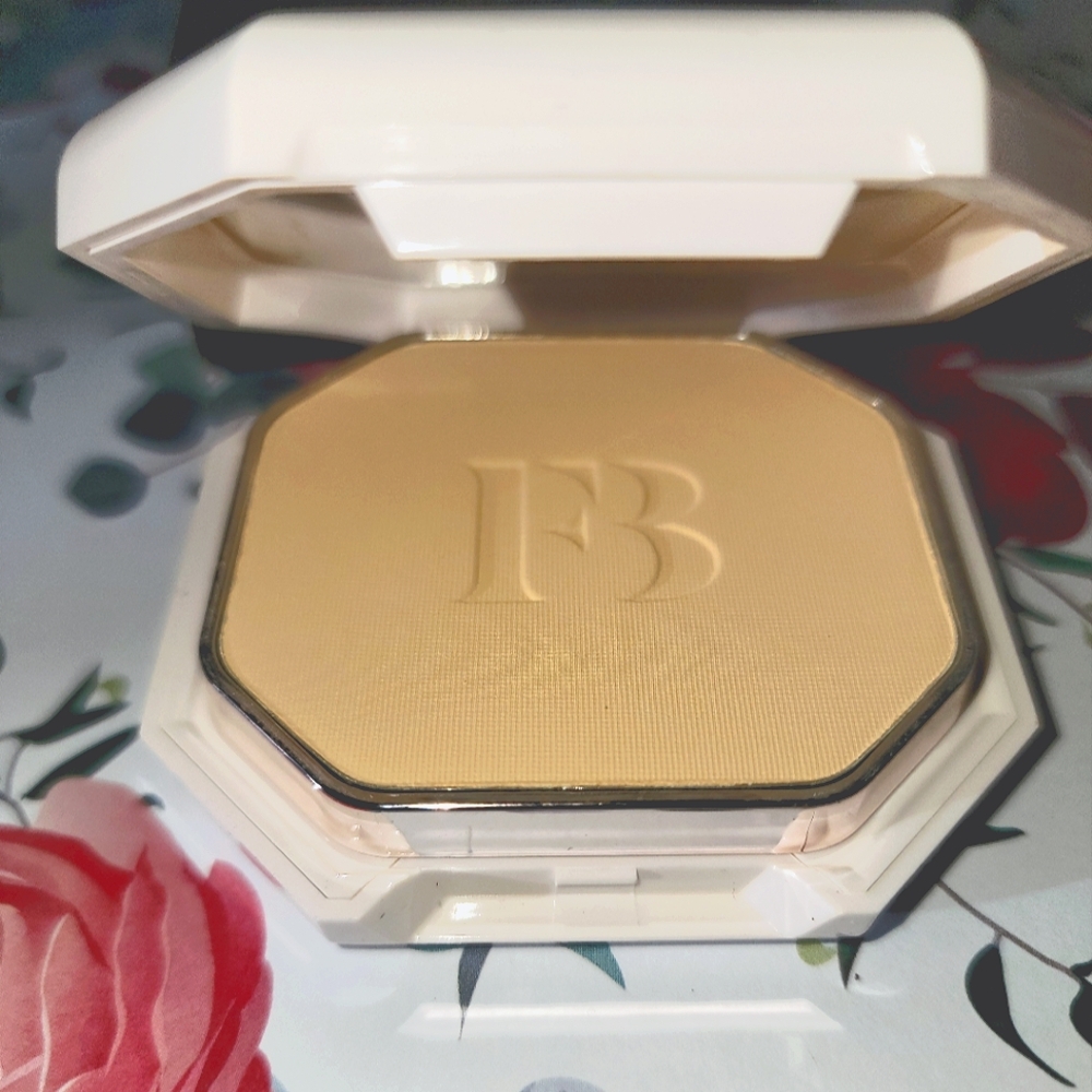 Fenty Beauty by Rihanna Pro Filt’r Soft Matte Longwear Powder Foundation